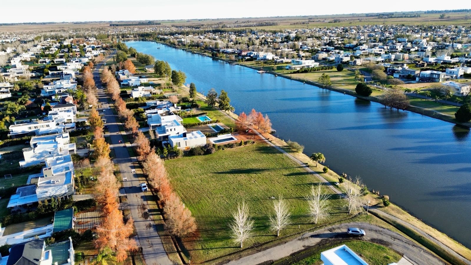 Last lot with lake access in the Puerto Roldan Gated Community
