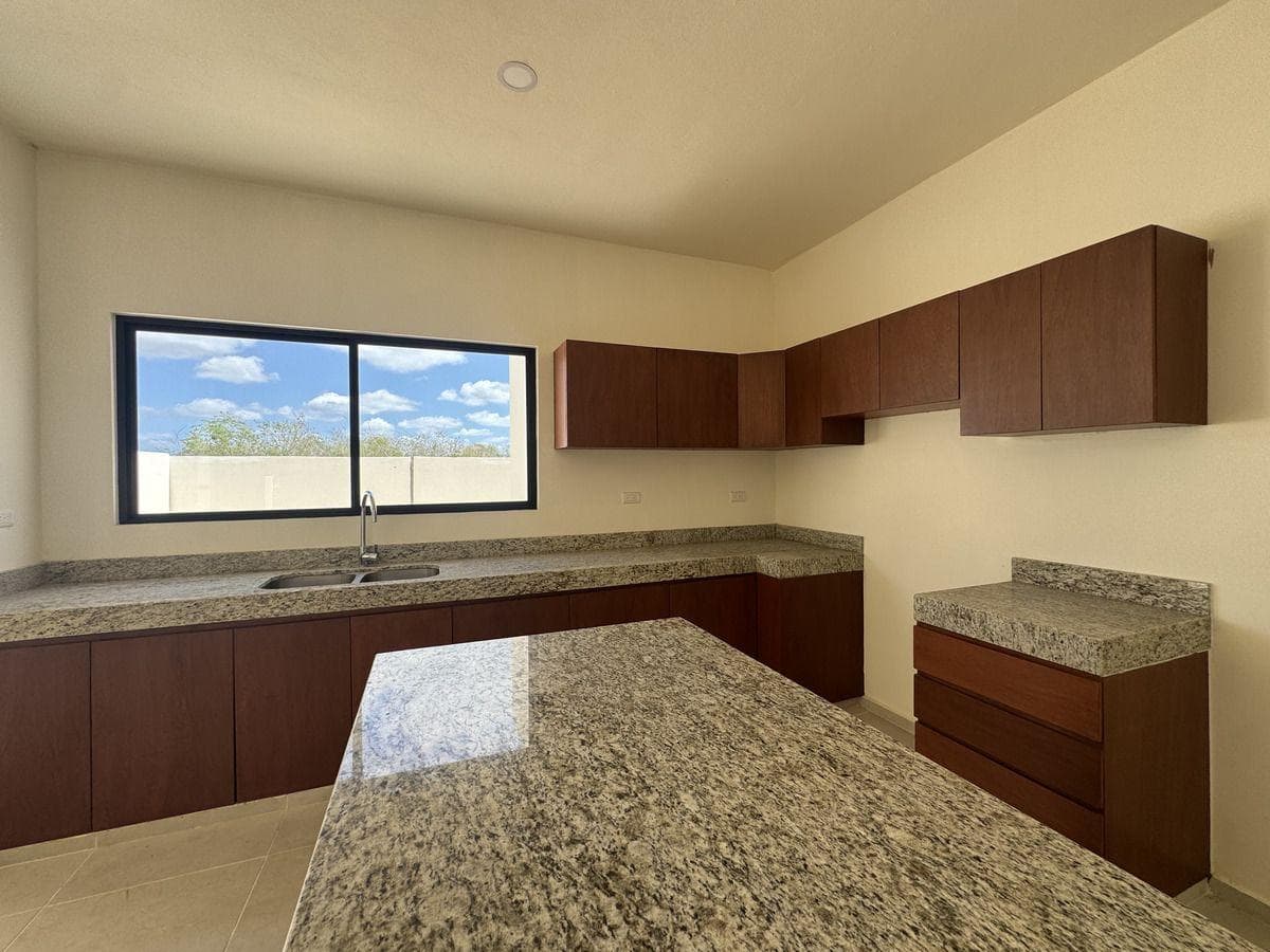 House in a gated community with amenities, featuring 4 BEDROOMS in Conkal, Mérida