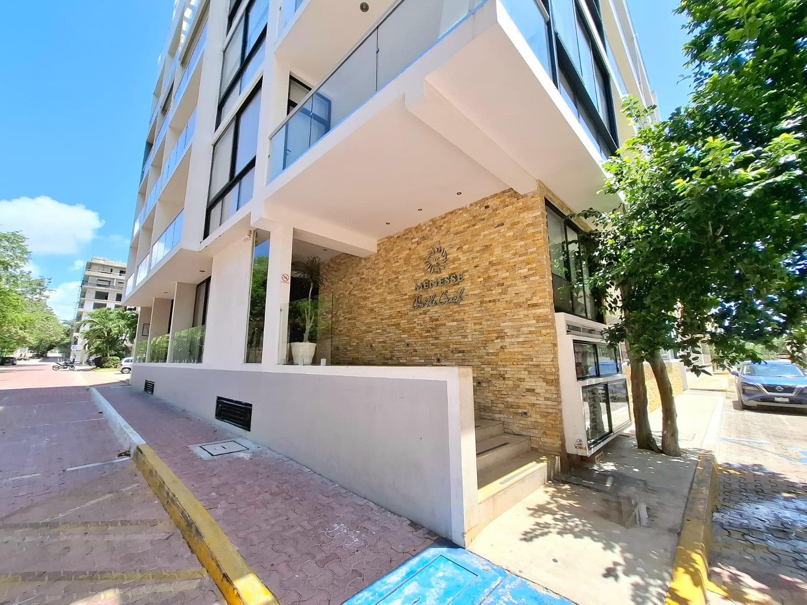 Apartment for rent/sale in Playa del Carmen: 1-bedroom Menesse on The Beach.