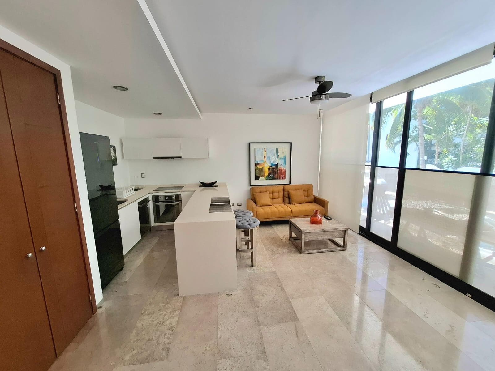 Apartment for rent/sale in Playa del Carmen: 1-bedroom Menesse on The Beach.