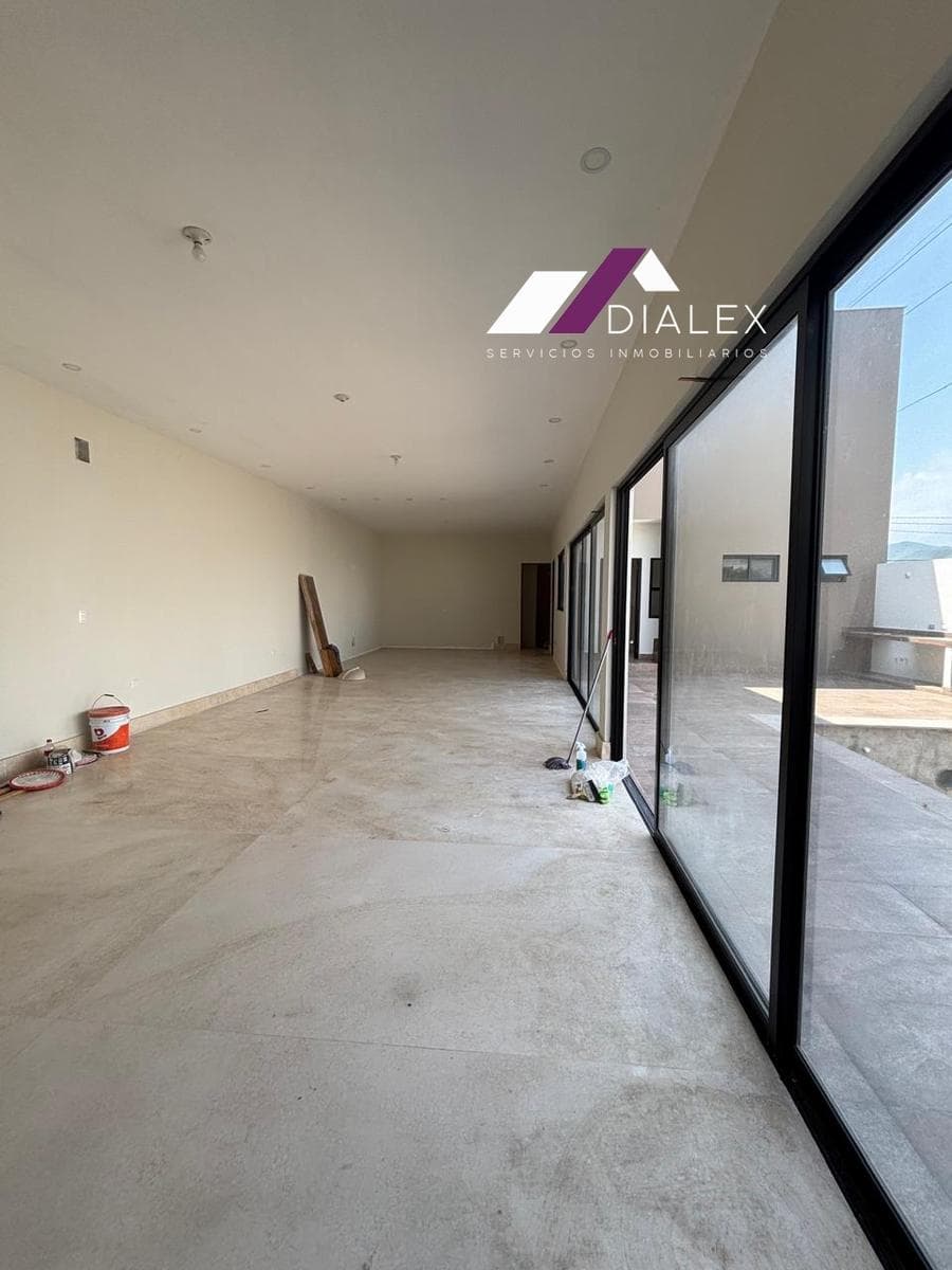 FOR SALE: House in LA JOYA PRIVADA RESIDENTIAL COMPLEX, MONTERREY National Highway—3 Stories with Pool, 490 m²