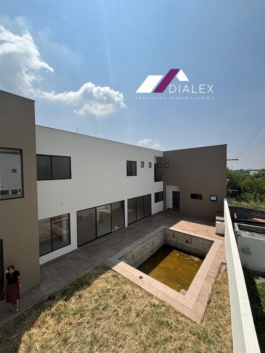 FOR SALE: House in LA JOYA PRIVADA RESIDENTIAL COMPLEX, MONTERREY National Highway—3 Stories with Pool, 490 m²