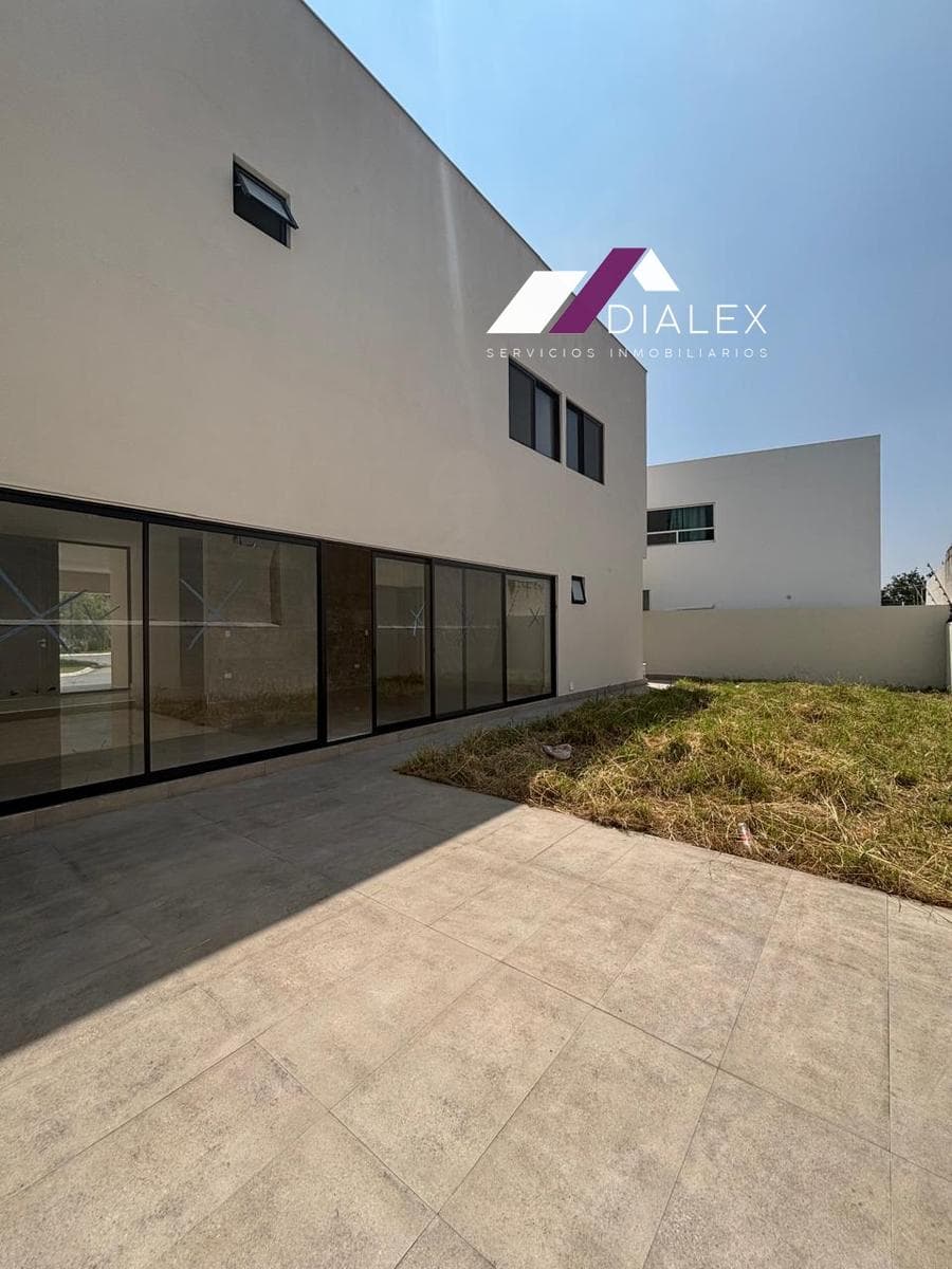 FOR SALE: House in LA JOYA PRIVADA RESIDENTIAL COMPLEX, MONTERREY National Highway - 3 Levels, 399 m2
