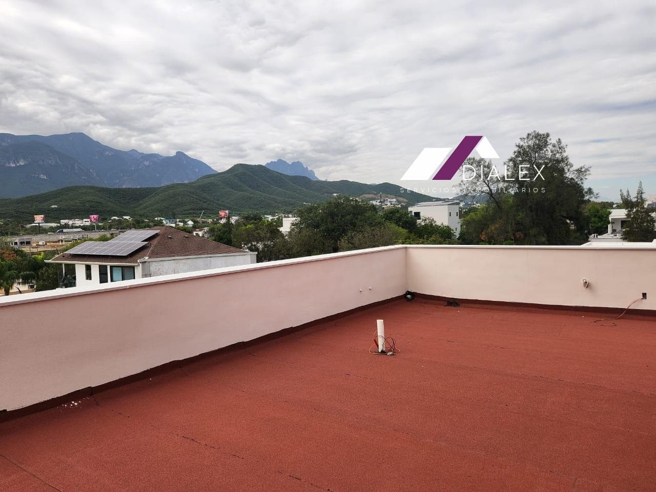FOR SALE: House in LA JOYA PRIVADA RESIDENTIAL COMPLEX, MONTERREY National Highway - 3 Levels, 399 m2