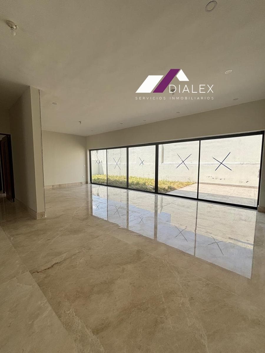 FOR SALE: House in LA JOYA PRIVADA RESIDENTIAL COMPLEX, MONTERREY National Highway - 3 Levels, 399 m2