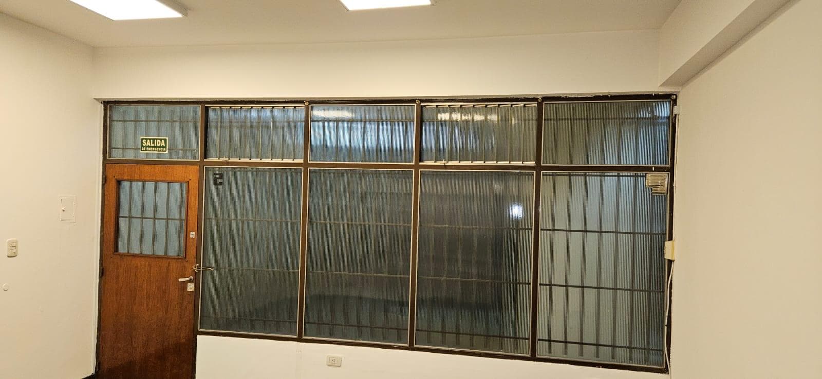 For Sale: Commercial Office Space with Low Maintenance Fees. Downtown, Rosario
