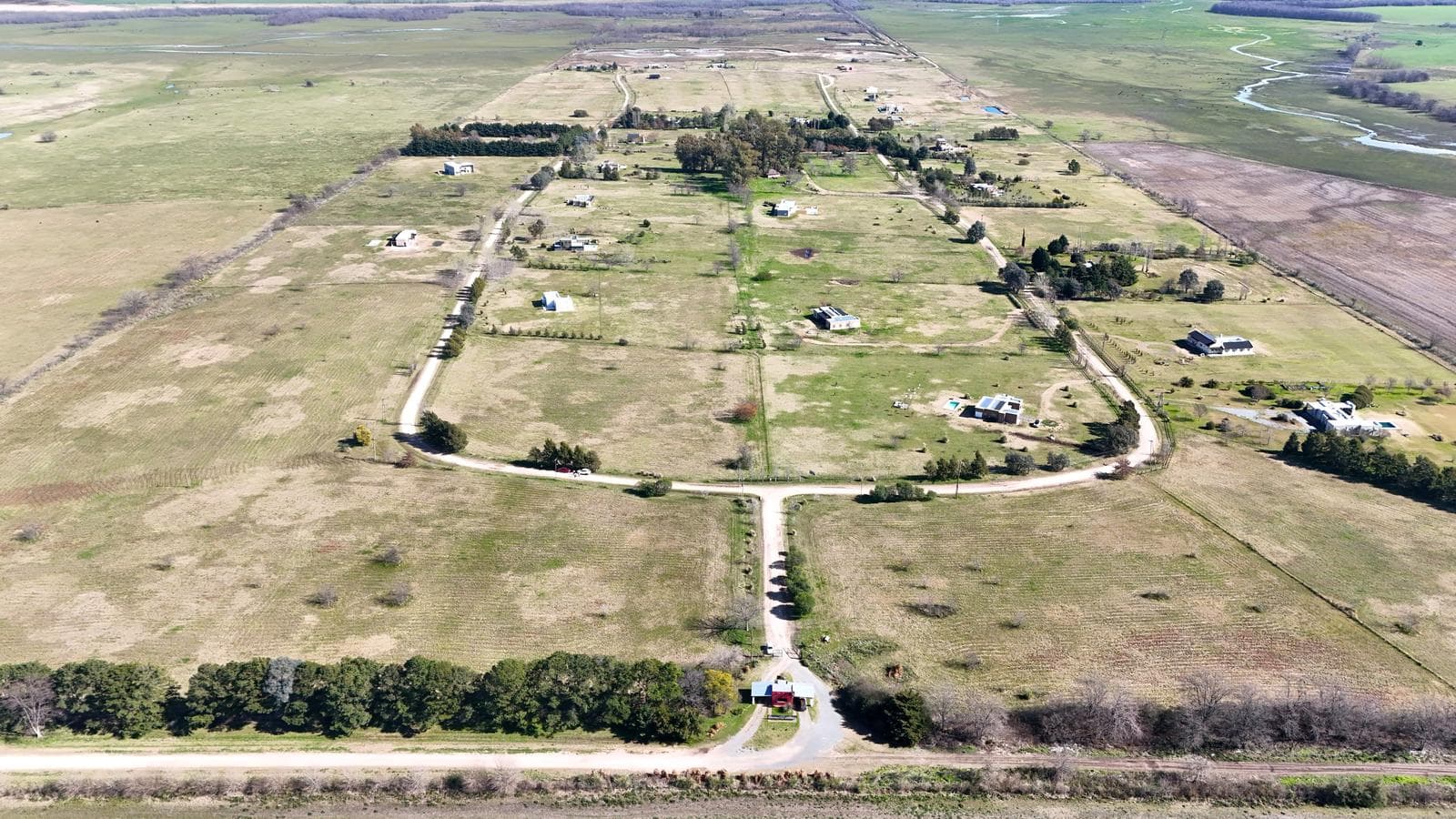 1.5-hectare lot. Chacras de Olivia neighborhood. Zárate