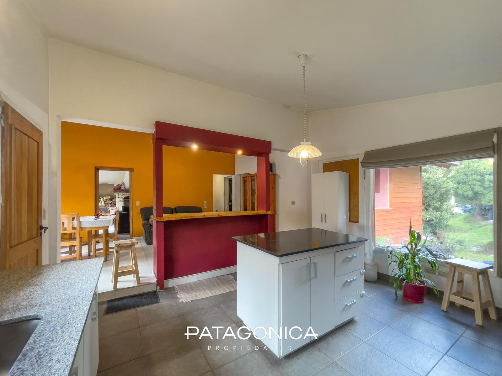 HOUSE FOR SALE: 220 m² on a 1,169 m² lot, Loma de Maikana, Villa La Angostura