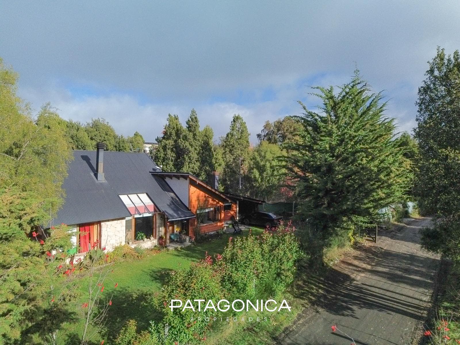 HOUSE FOR SALE: 220 m² on a 1,169 m² lot, Loma de Maikana, Villa La Angostura