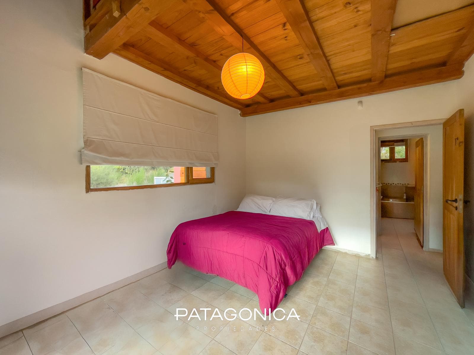 HOUSE FOR SALE: 220 m² on a 1,169 m² lot, Loma de Maikana, Villa La Angostura