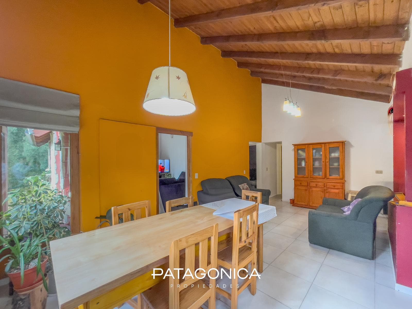 HOUSE FOR SALE: 220 m² on a 1,169 m² lot, Loma de Maikana, Villa La Angostura