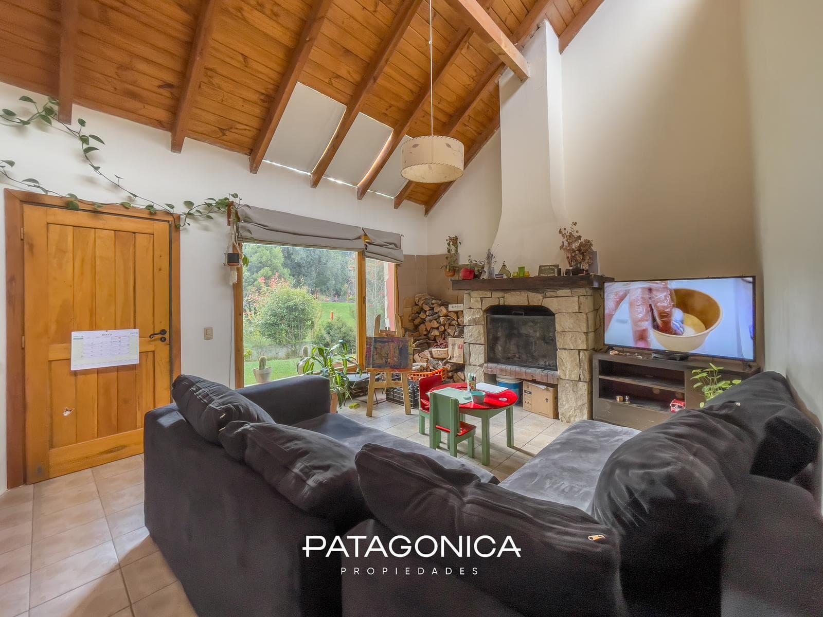 HOUSE FOR SALE: 220 m² on a 1,169 m² lot, Loma de Maikana, Villa La Angostura