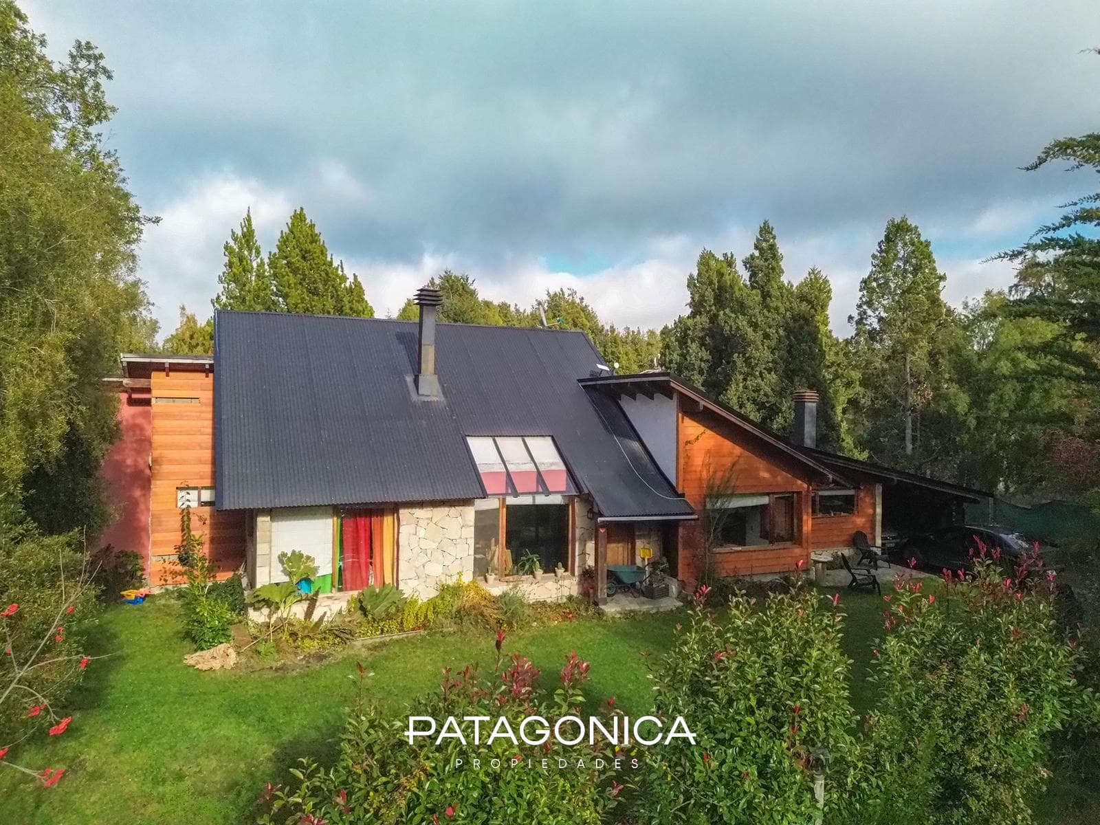 HOUSE FOR SALE: 220 m² on a 1,169 m² lot, Loma de Maikana, Villa La Angostura
