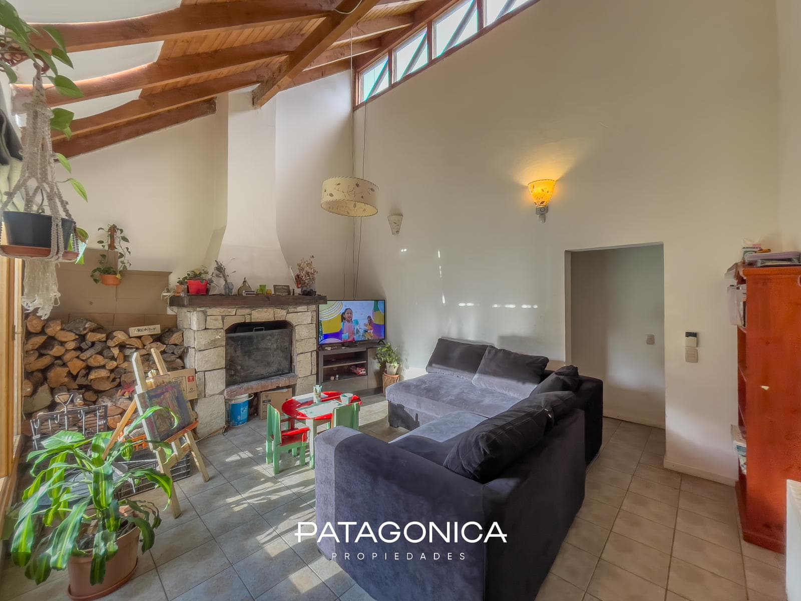 HOUSE FOR SALE: 220 m² on a 1,169 m² lot, Loma de Maikana, Villa La Angostura