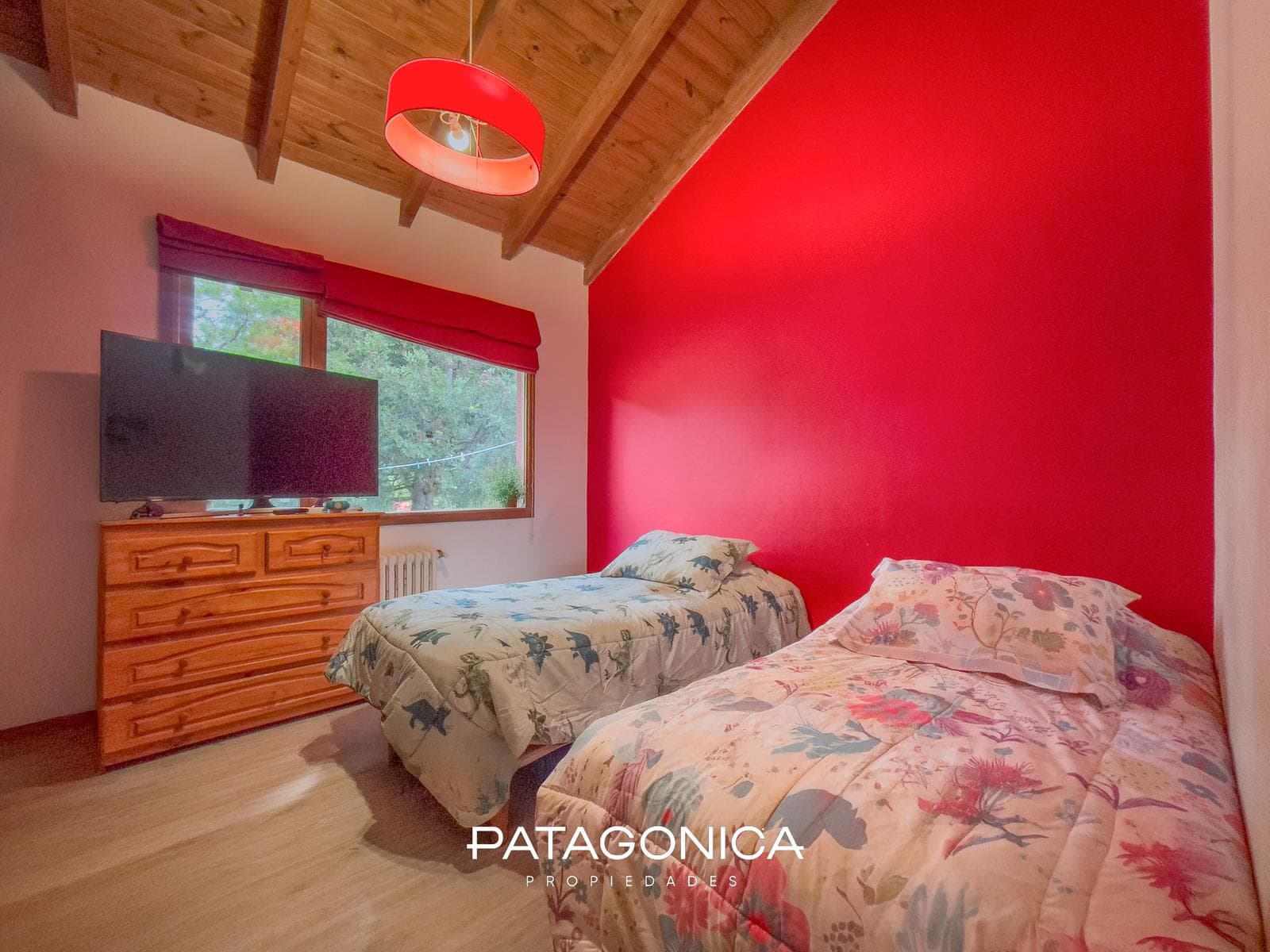 HOUSE FOR SALE: 220 m² on a 1,169 m² lot, Loma de Maikana, Villa La Angostura