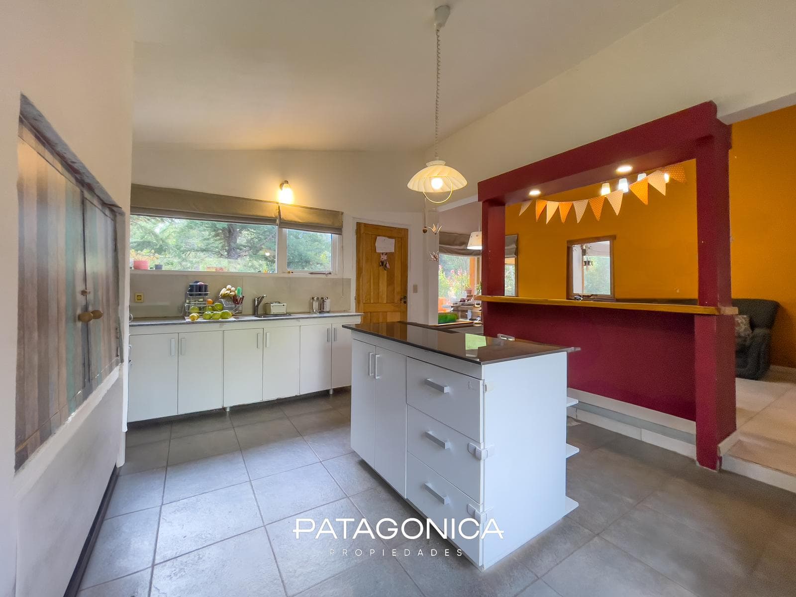 HOUSE FOR SALE: 220 m² on a 1,169 m² lot, Loma de Maikana, Villa La Angostura