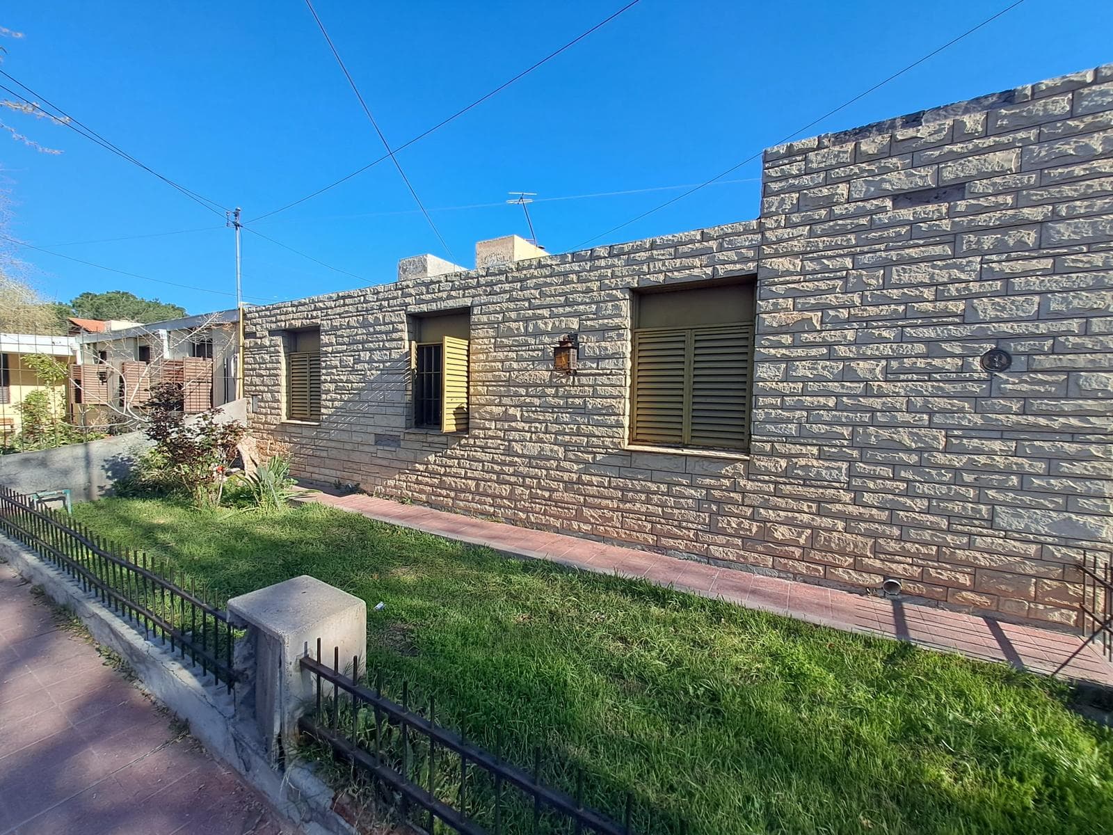 House for Sale - Needs Renovation - 3 Bedrooms