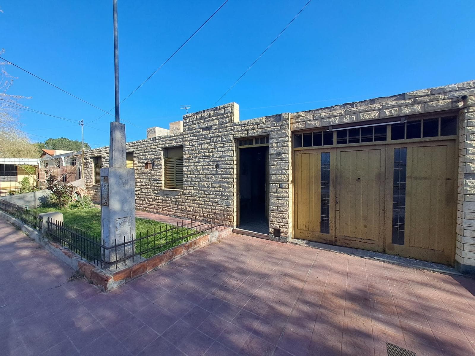 House for Sale - Needs Renovation - 3 Bedrooms