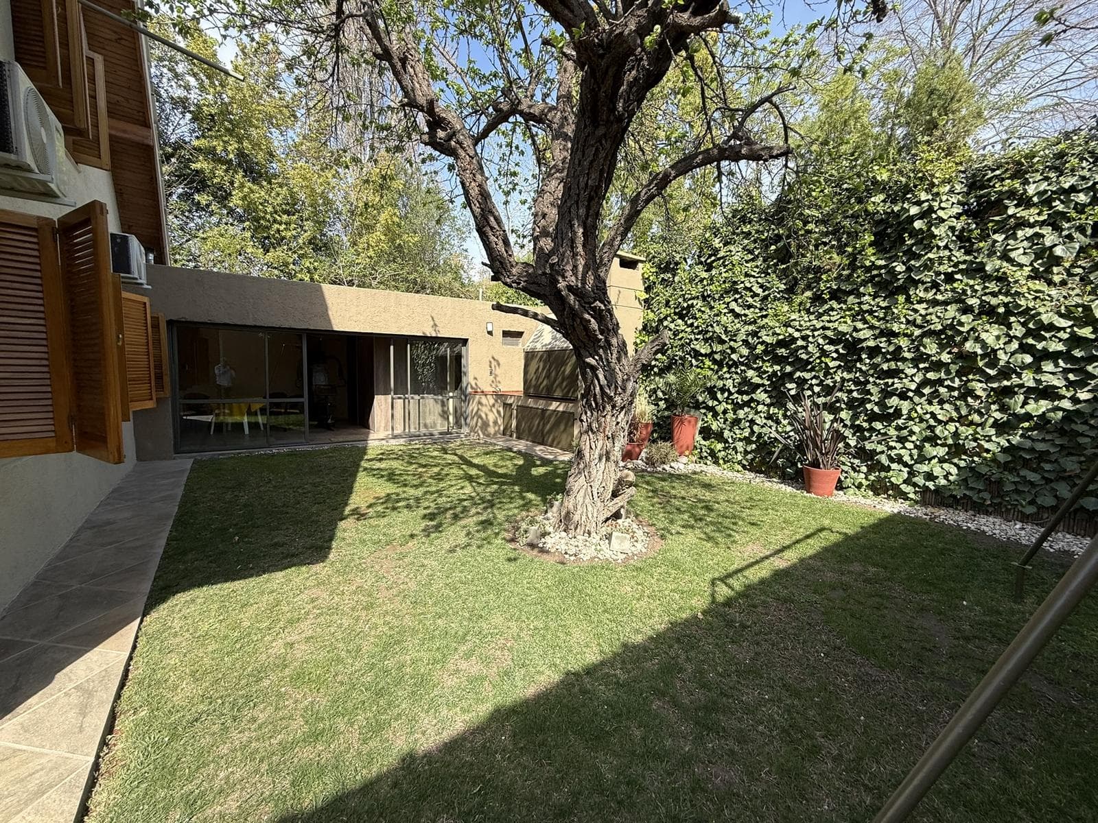 Drummond Park Neighborhood, 3120 Viñas Street
