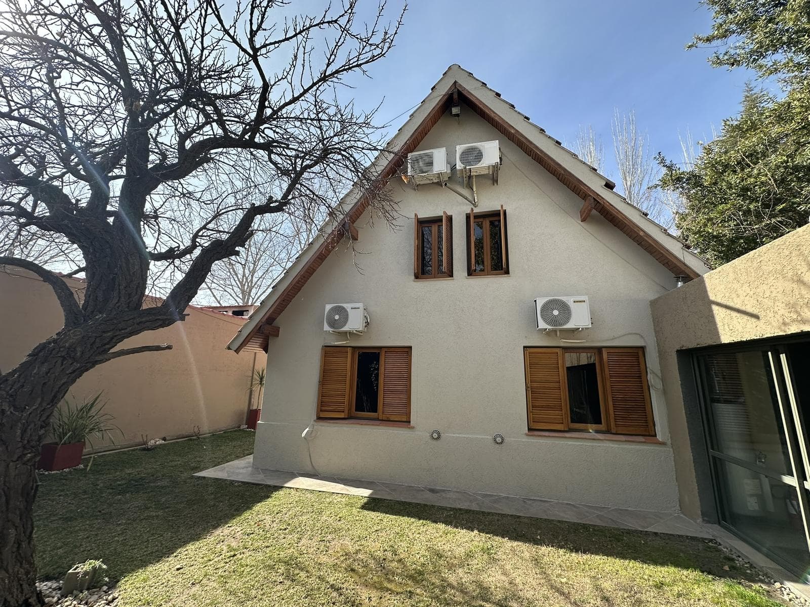 Drummond Park Neighborhood, 3120 Viñas Street