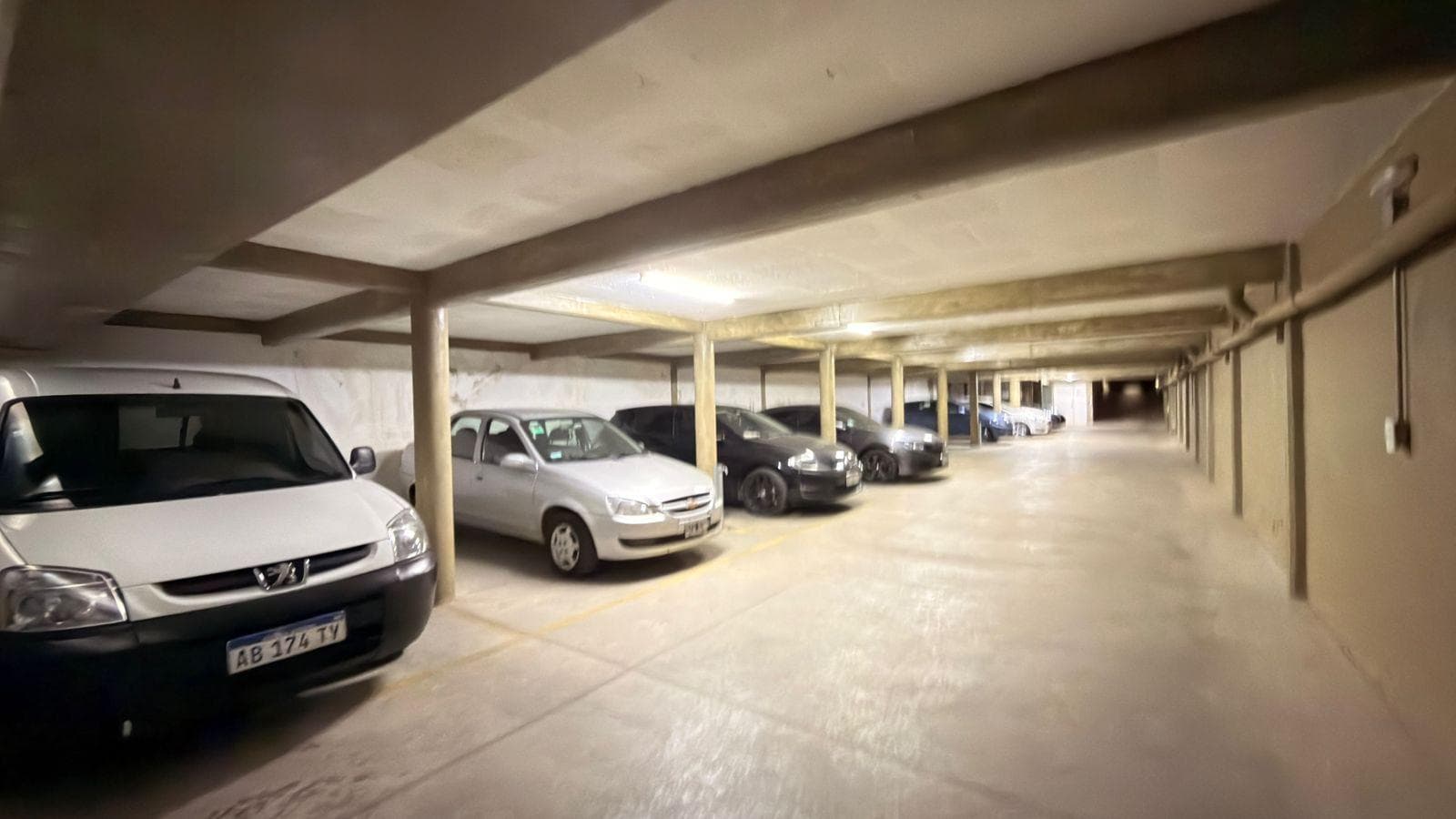 Sale/Financing: Covered Parking Spaces in the University District, Pichincha