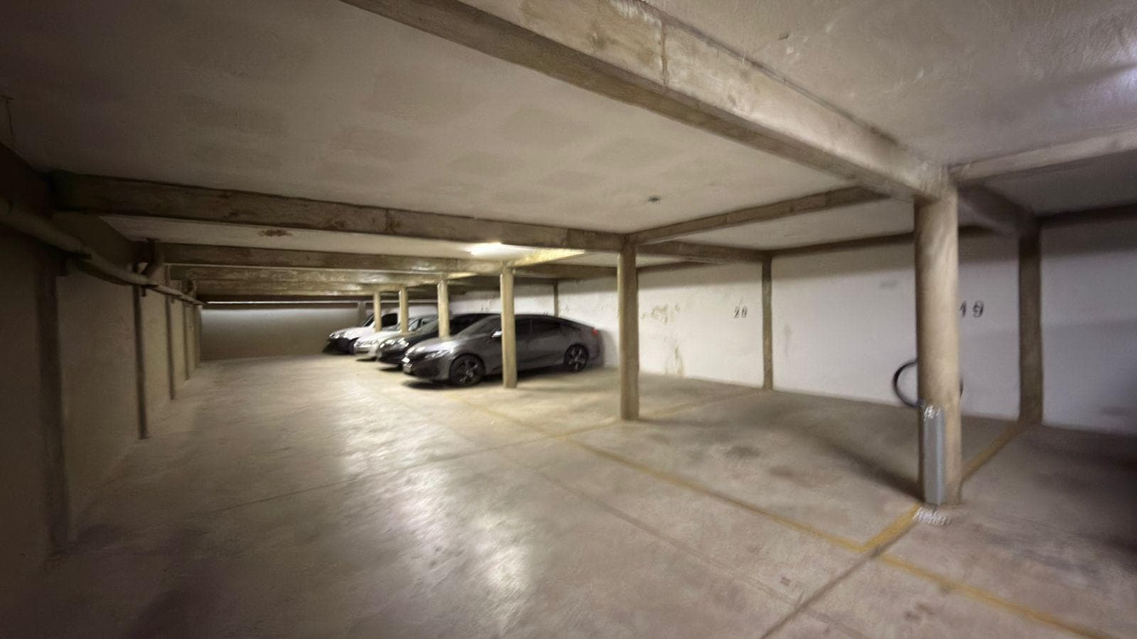 Sale/Financing: Covered Parking Spaces in the University District, Pichincha