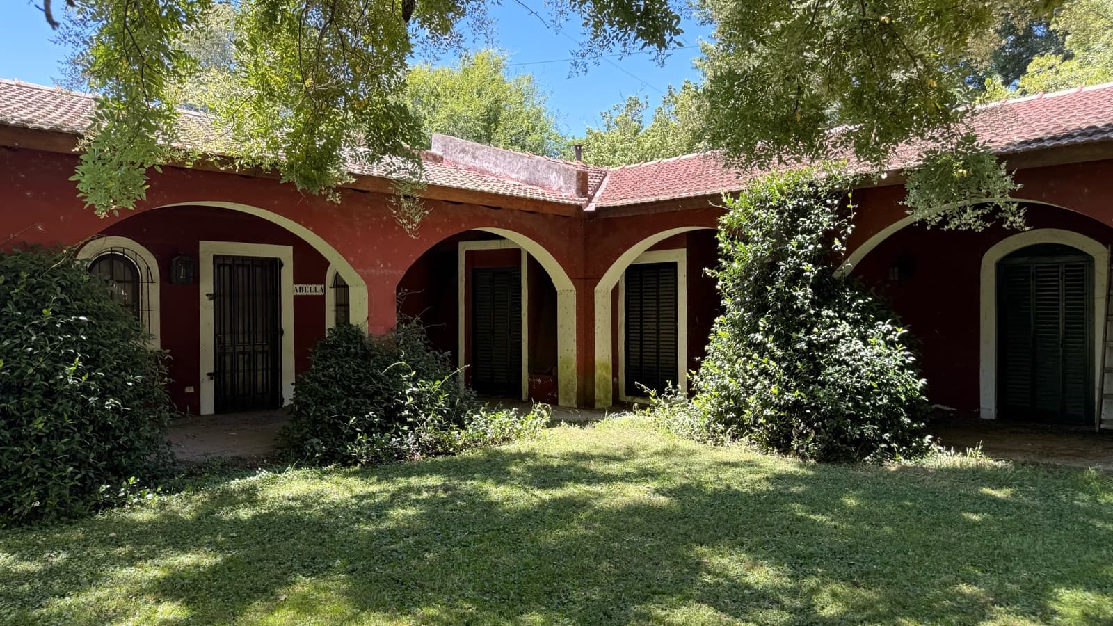 House for Sale – La Araucaria Neighborhood | Salvador María
