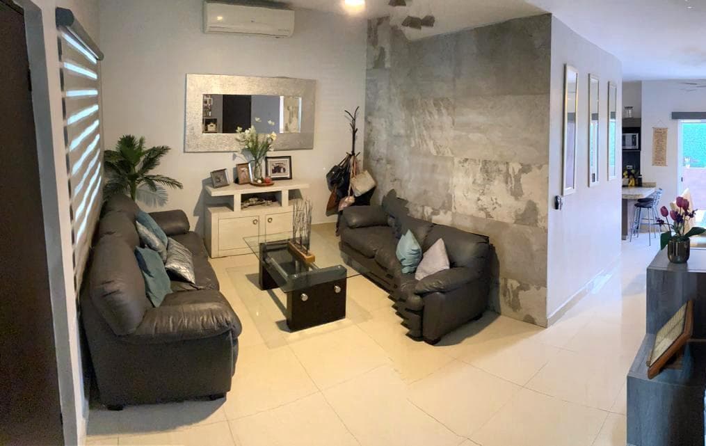 HOUSE FOR SALE IN PRIVADAS ANAHUAC, IRLANDES-ESCOBEDO AREA