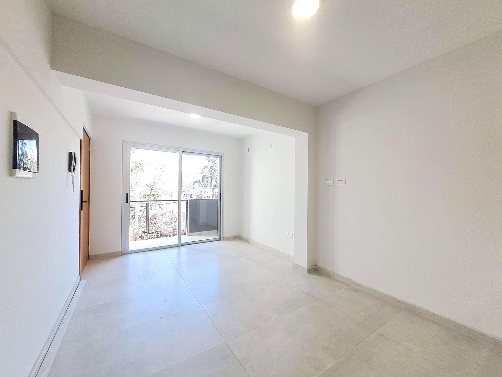 FOR SALE - Brand-new 1-bedroom apartment - BOMBAL
