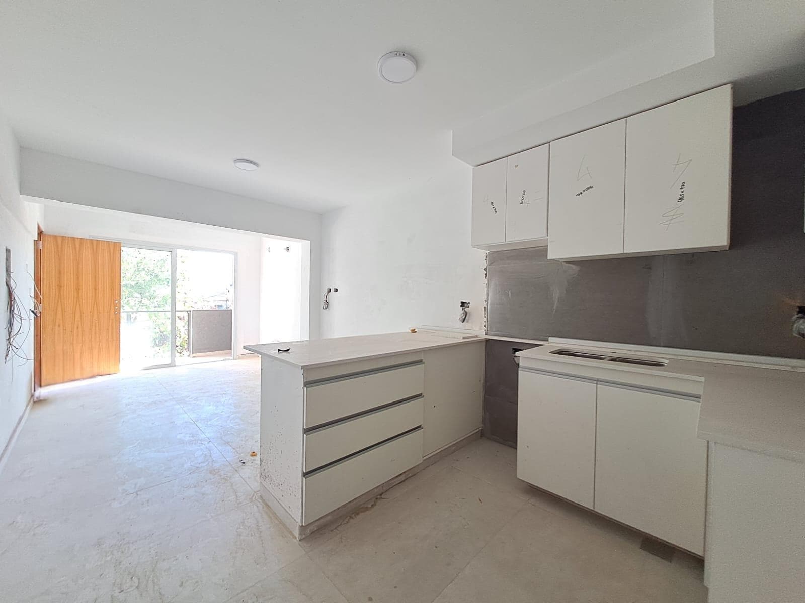 FOR SALE - Brand-new 1-bedroom apartment - BOMBAL