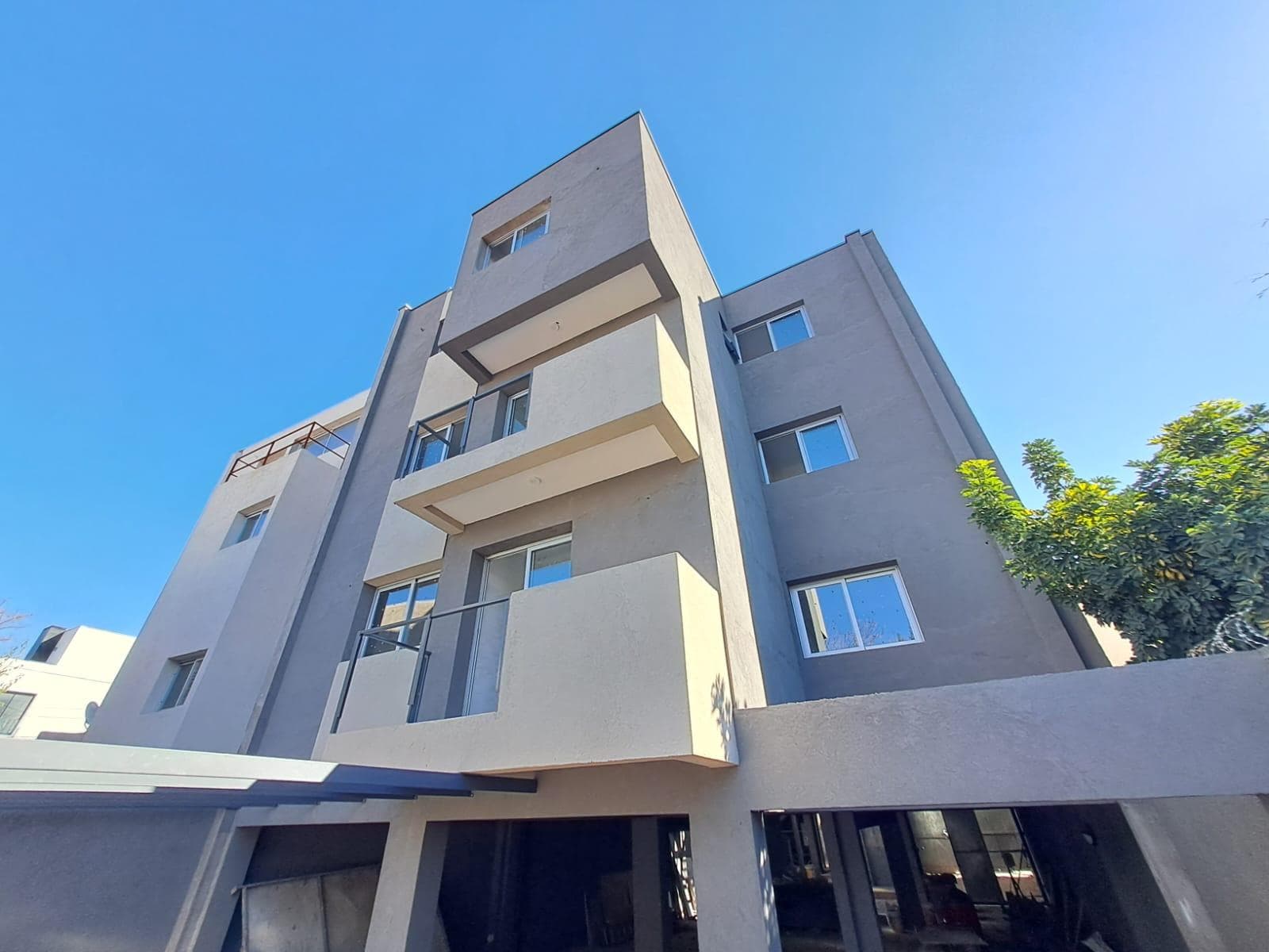 FOR SALE - Brand-new 1-bedroom apartment - BOMBAL