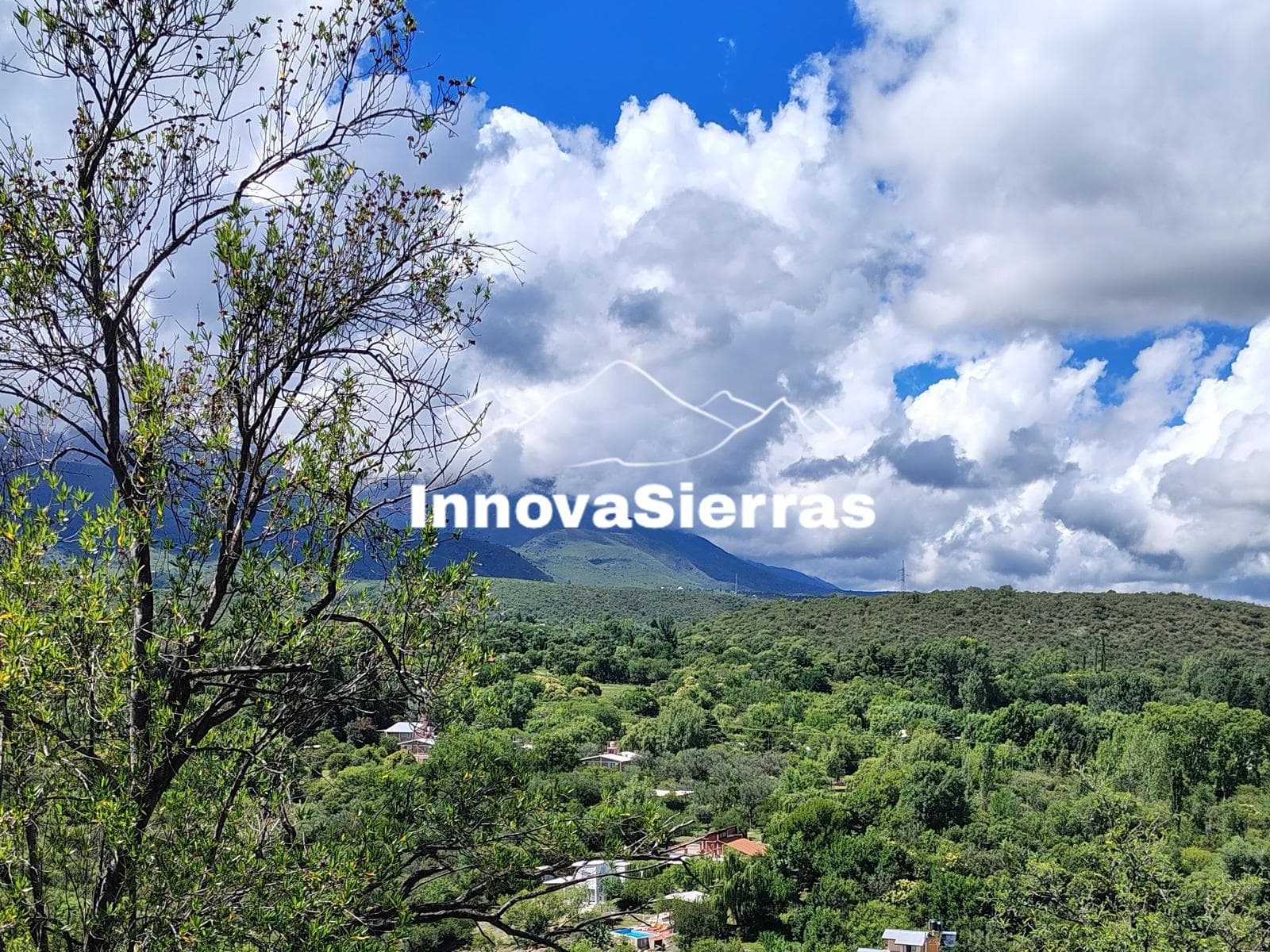 A spectacular 3,000 m² lot is for sale, offering breathtaking views of the lake and the mountains. Las Rabonas Land