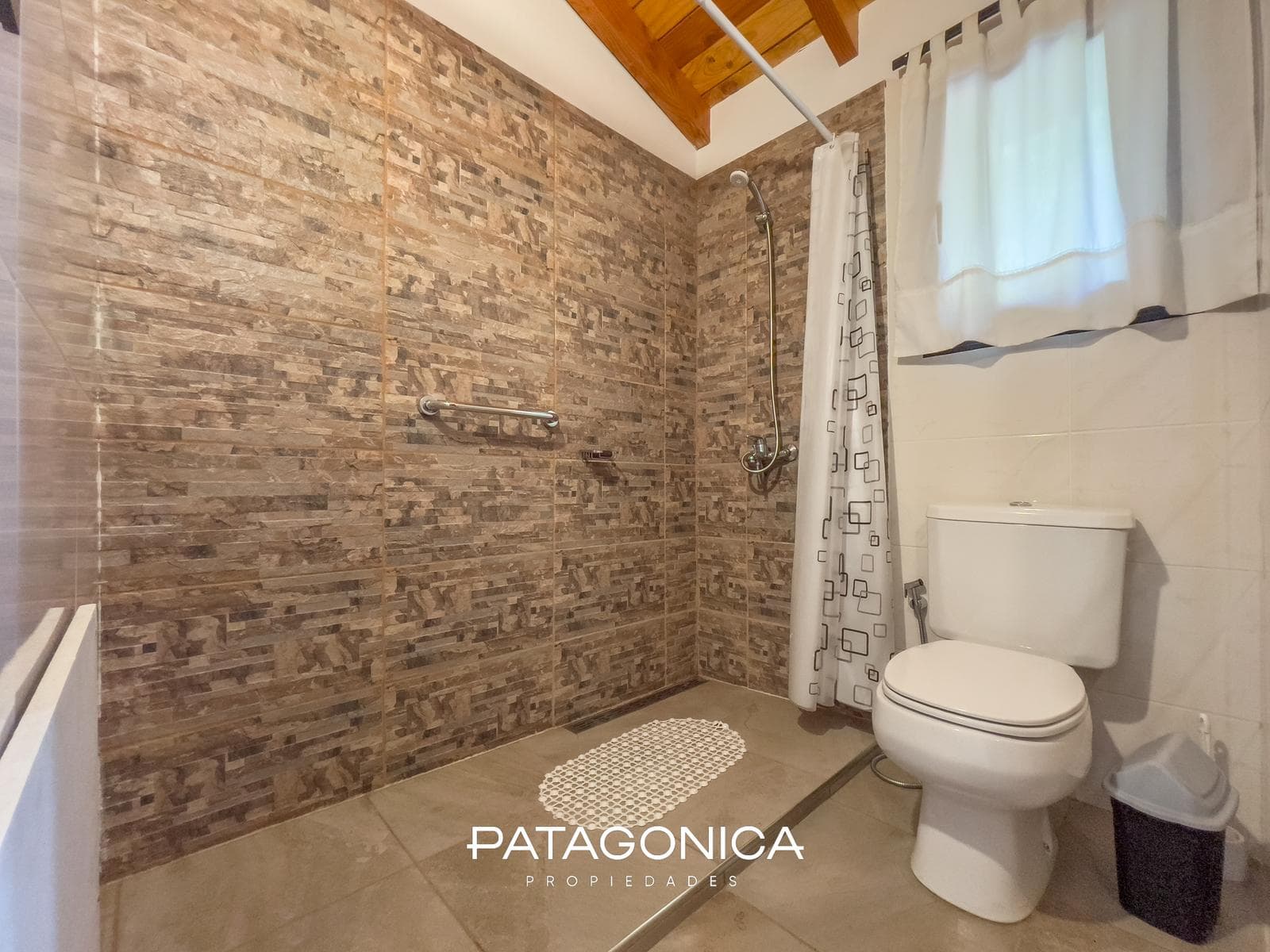 HOUSE FOR SALE AT M2 CUMELEN COUNTRY CLUB; VILLA LA ANGOSTURA
