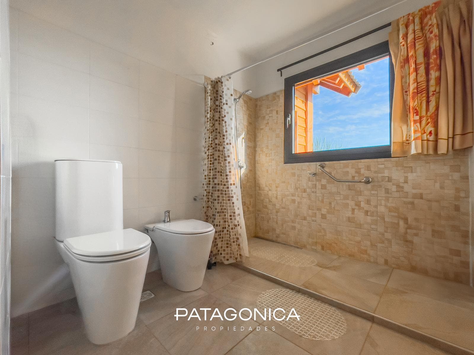 HOUSE FOR SALE AT M2 CUMELEN COUNTRY CLUB; VILLA LA ANGOSTURA