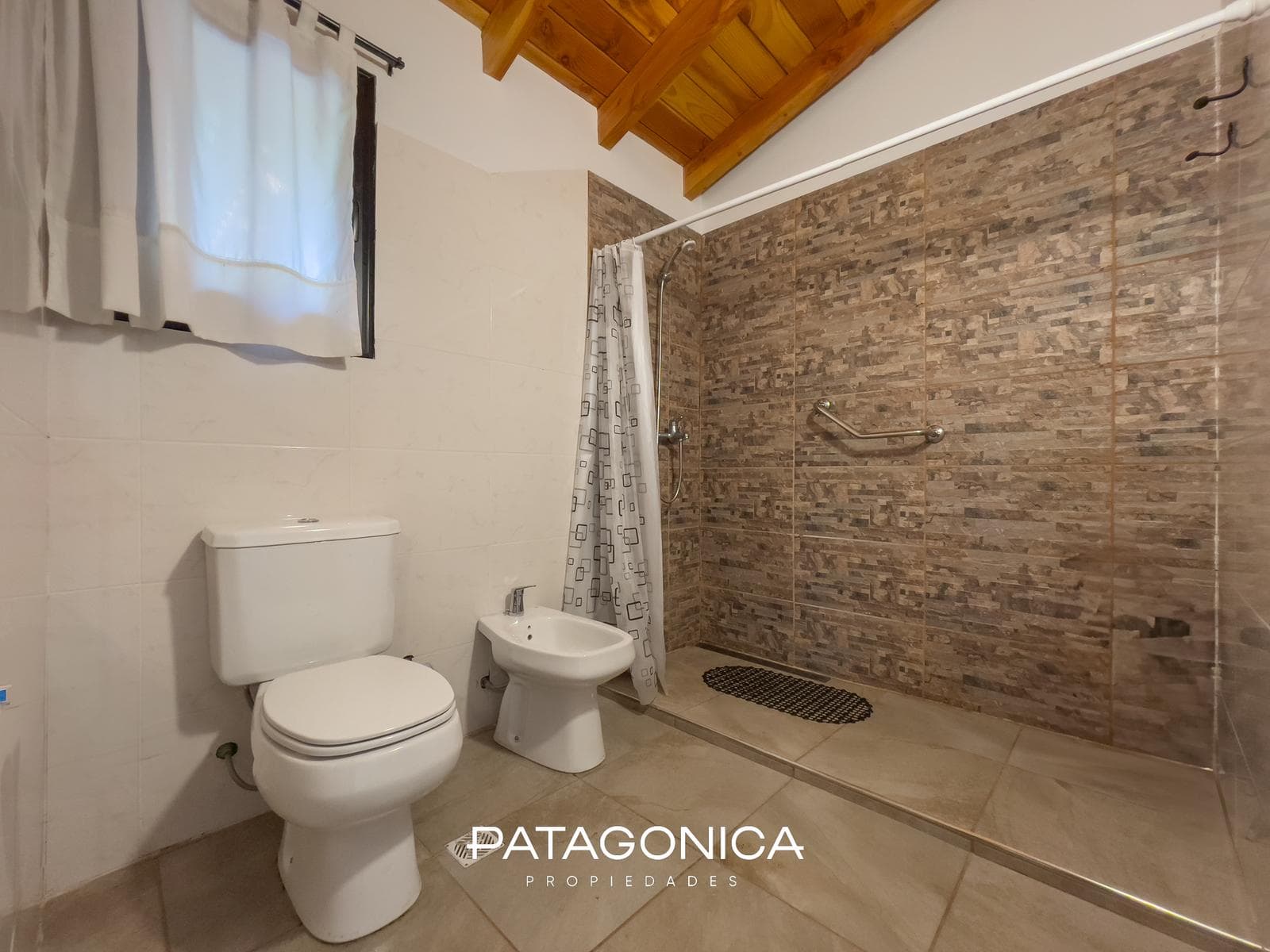 HOUSE FOR SALE AT M2 CUMELEN COUNTRY CLUB; VILLA LA ANGOSTURA