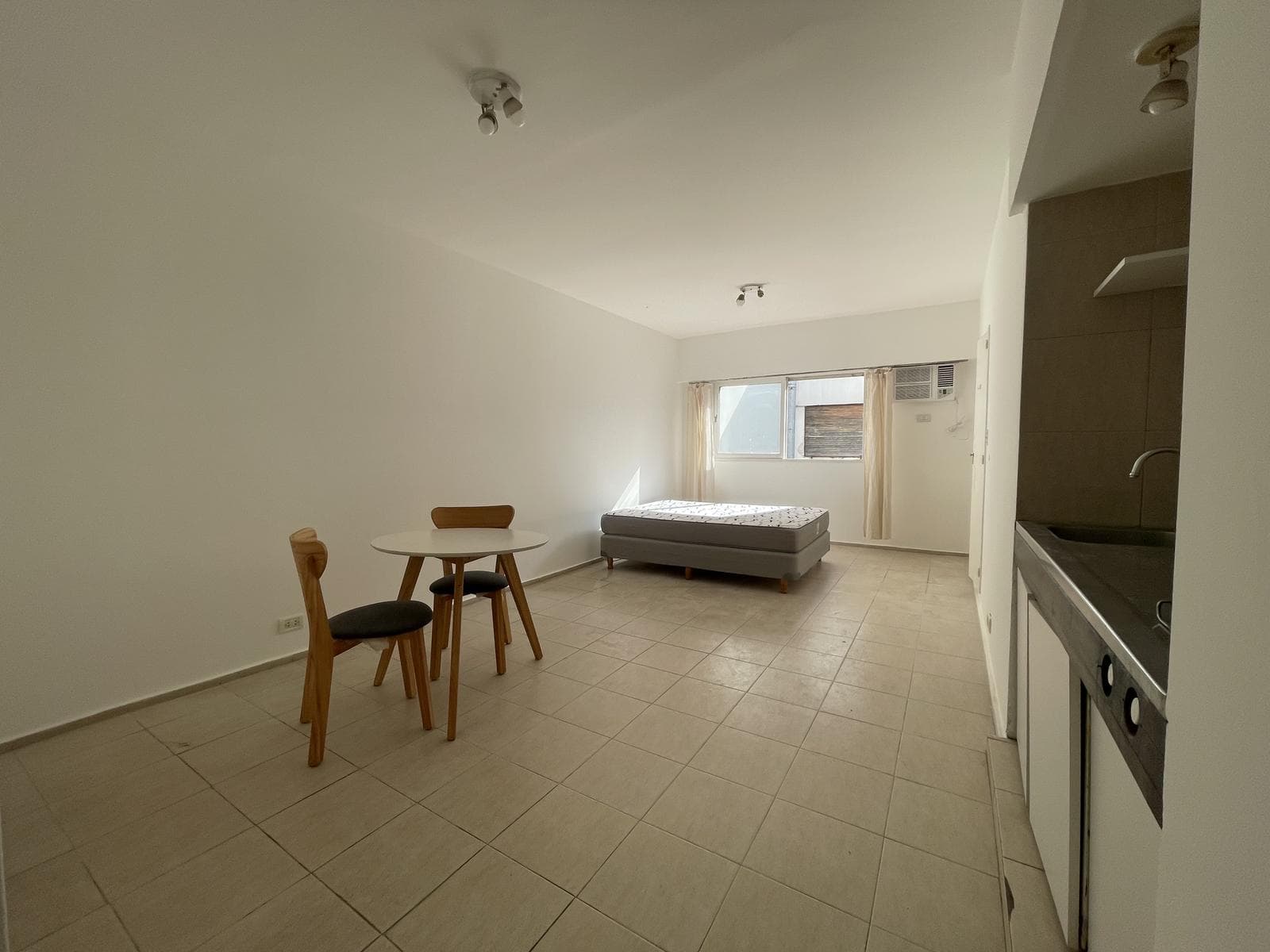 Juncal and Suipacha | Very Bright Studio Apartment | 24-Hour Security