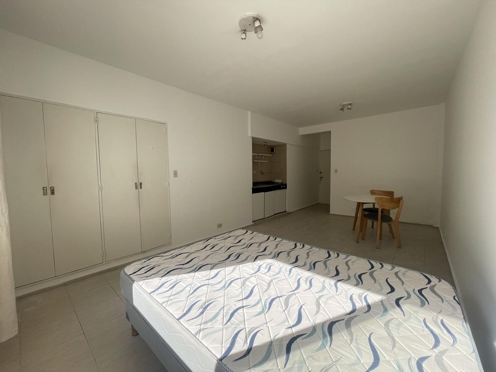 Juncal and Suipacha | Very Bright Studio Apartment | 24-Hour Security