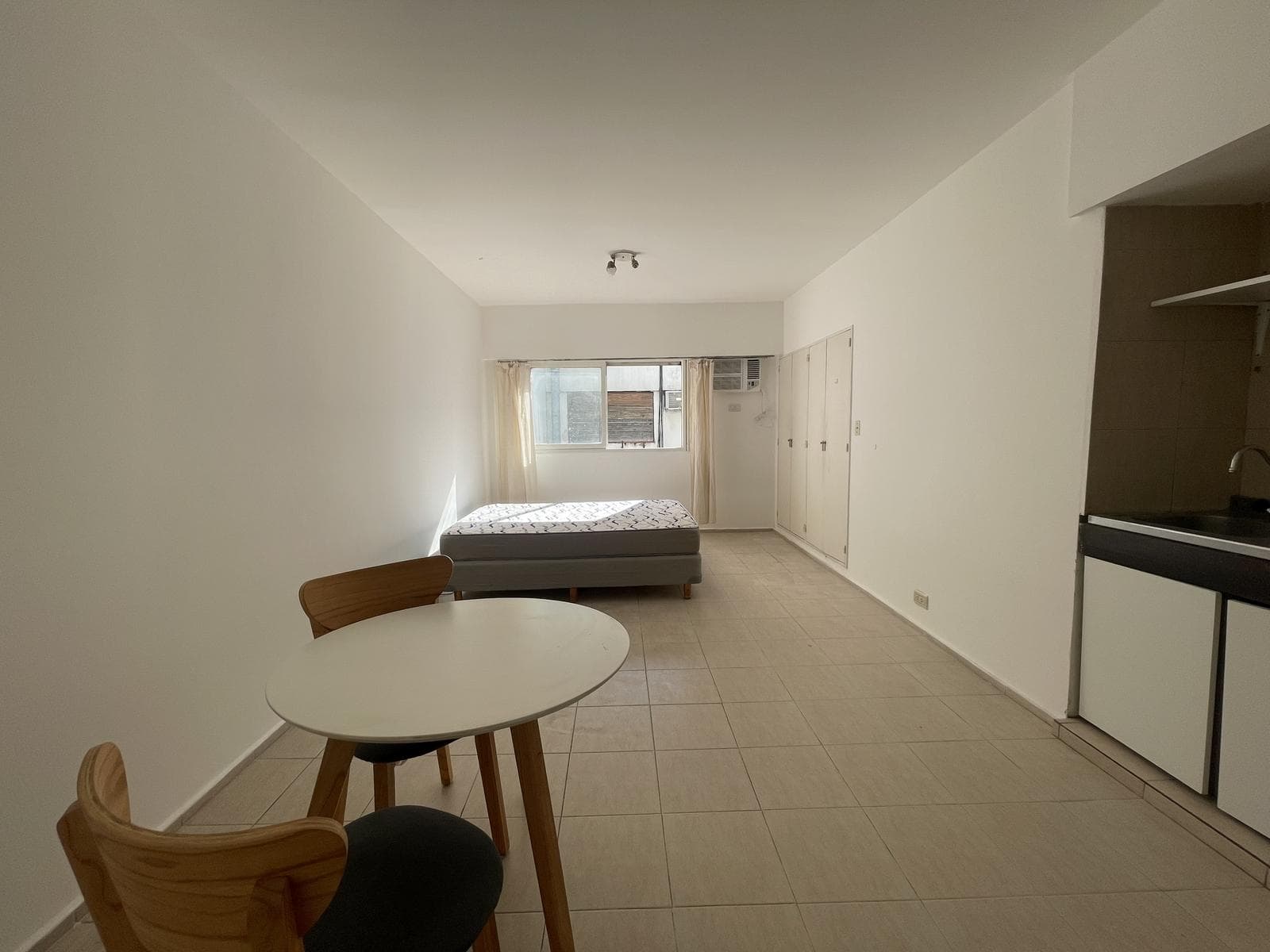 Juncal and Suipacha | Very Bright Studio Apartment | 24-Hour Security