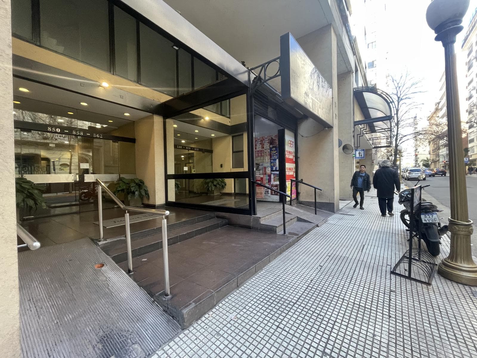 Juncal and Suipacha | Very Bright Studio Apartment | 24-Hour Security