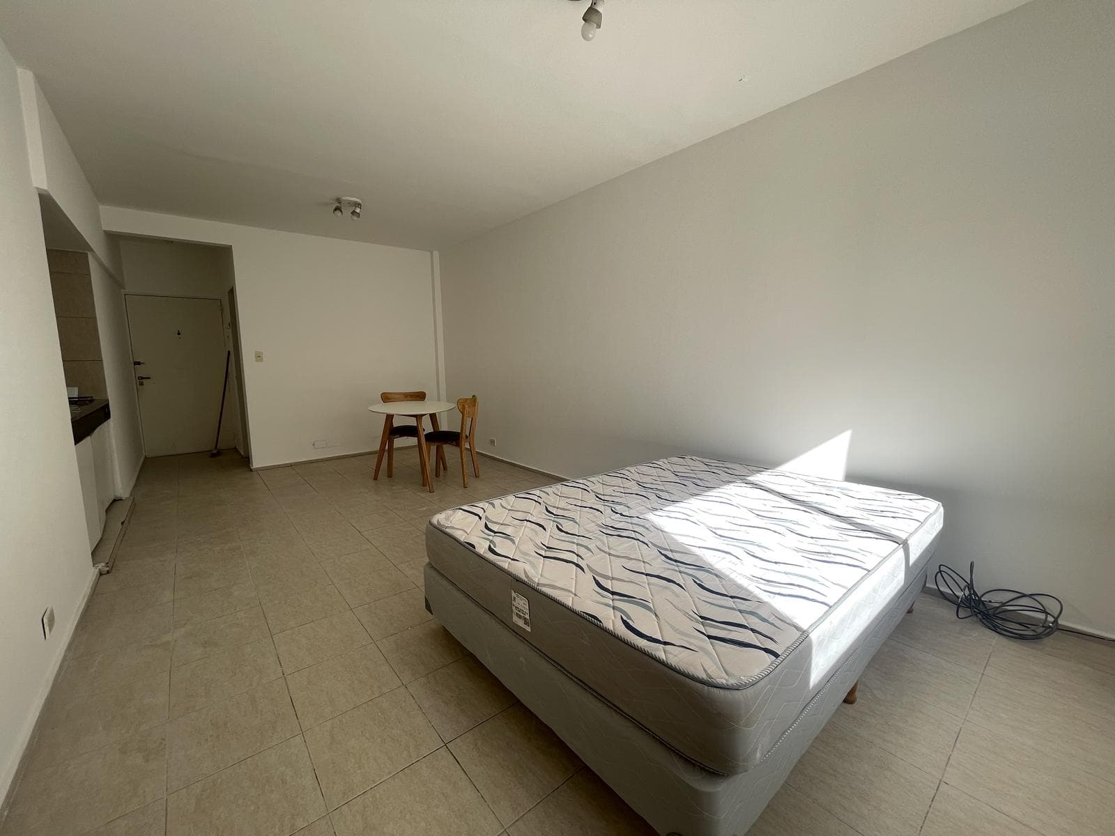 Juncal and Suipacha | Very Bright Studio Apartment | 24-Hour Security