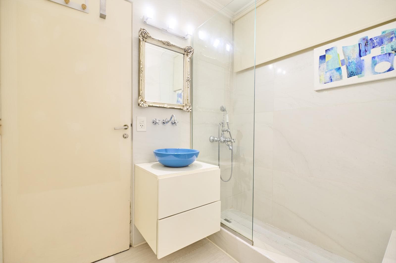 Bright 3-room apartment for sale