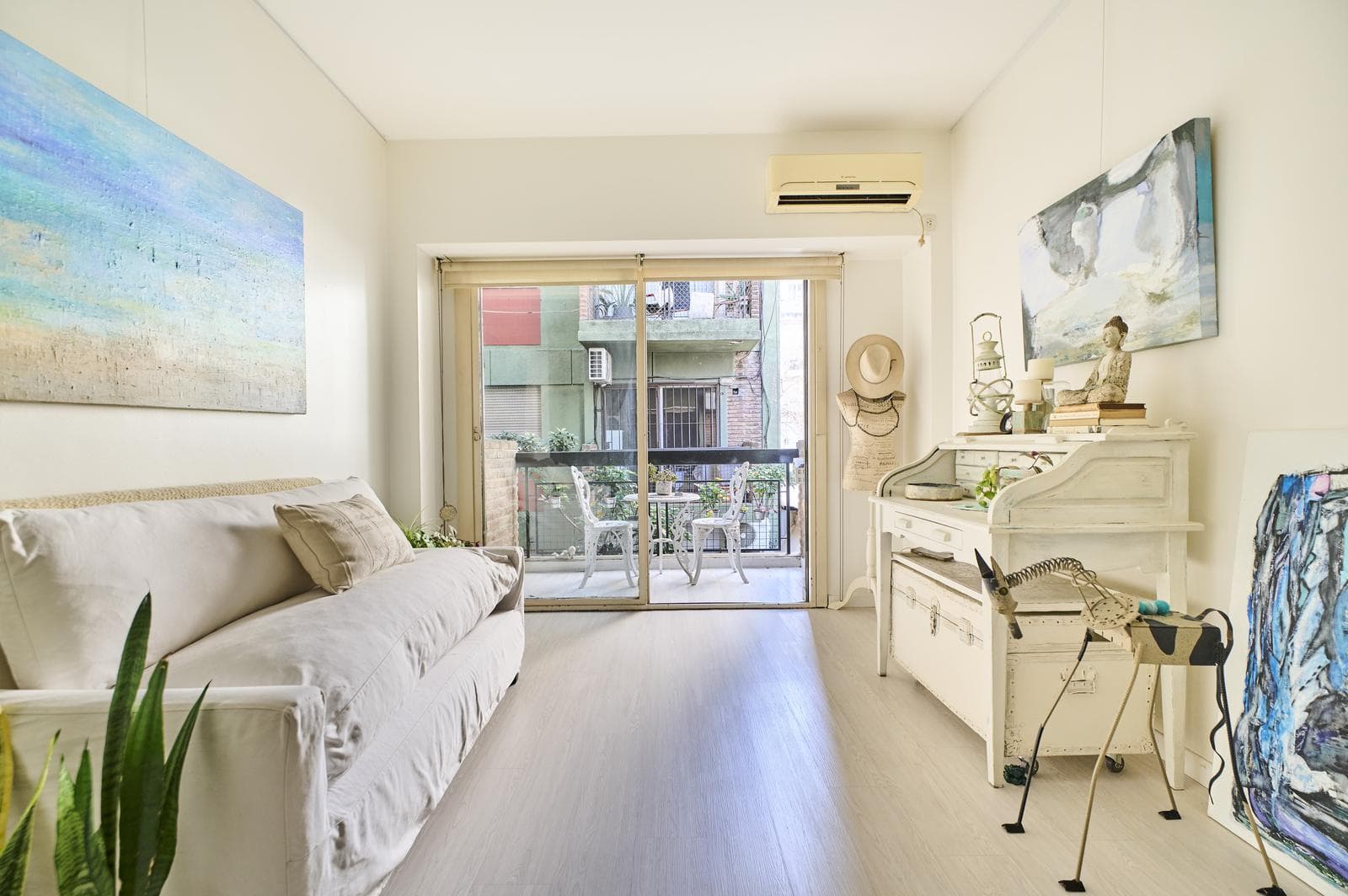 Bright 3-room apartment for sale