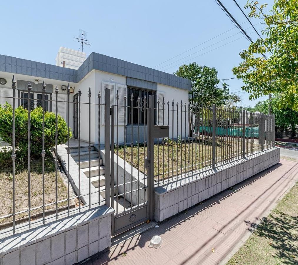 QUEBRADA DE LAS ROSAS NEIGHBORHOOD - 3 BEDROOMS, 2 BATHROOMS - FOR MORE INFORMATION, CALL 3516229707