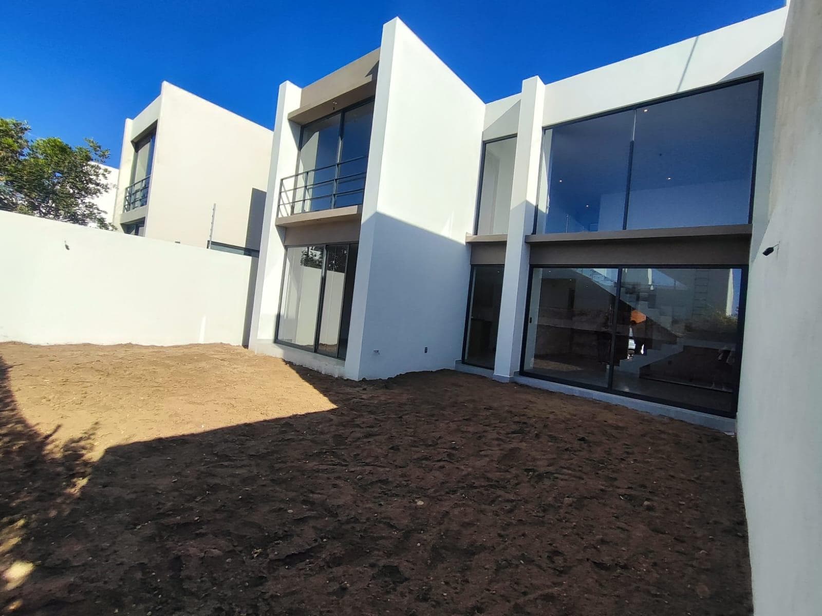 Casa en Lomas del Molino II con Doble Altura y amplio jardín