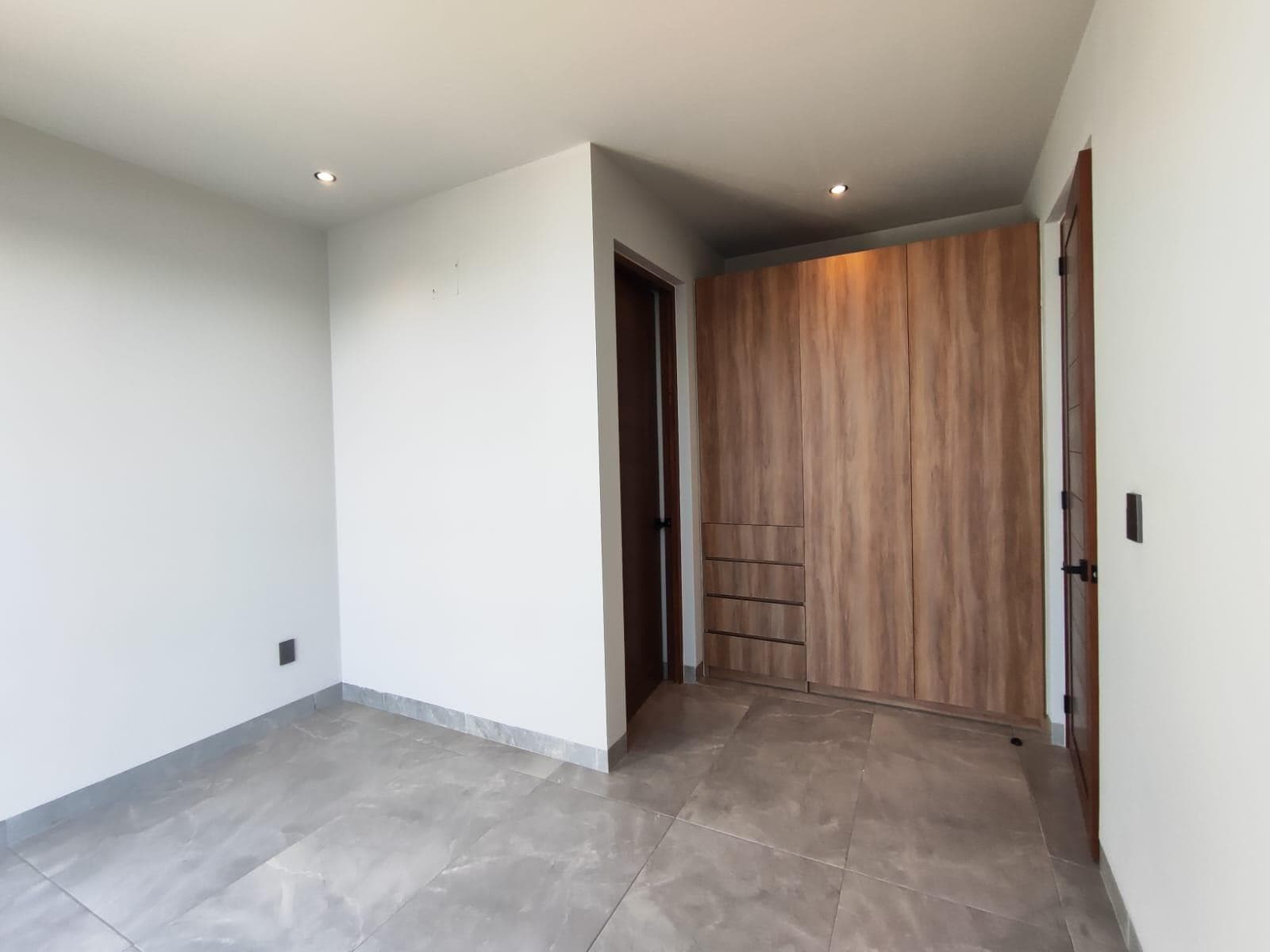 Casa en Lomas del Molino II con Doble Altura y amplio jardín