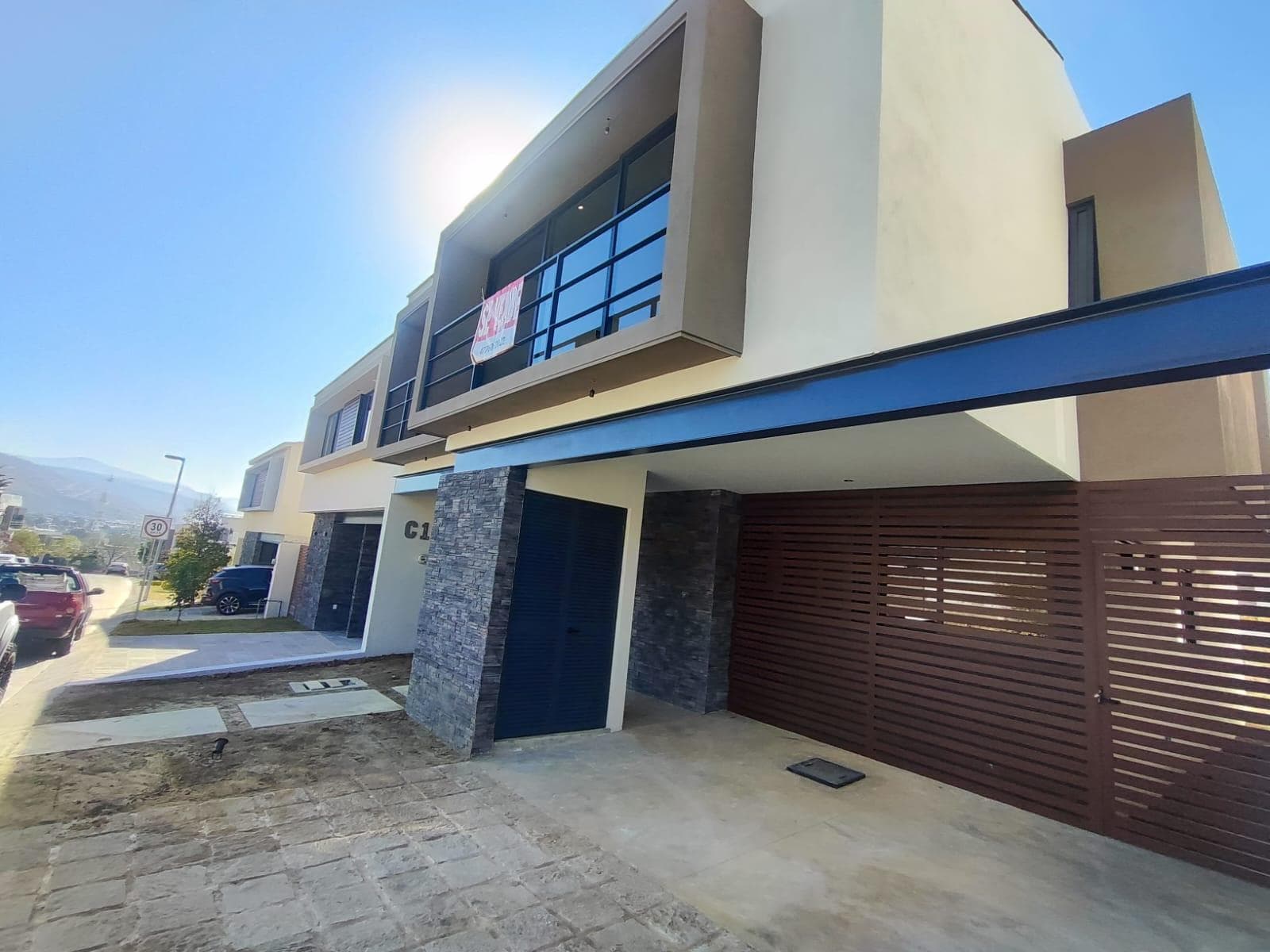 Casa en Lomas del Molino II con Doble Altura y amplio jardín