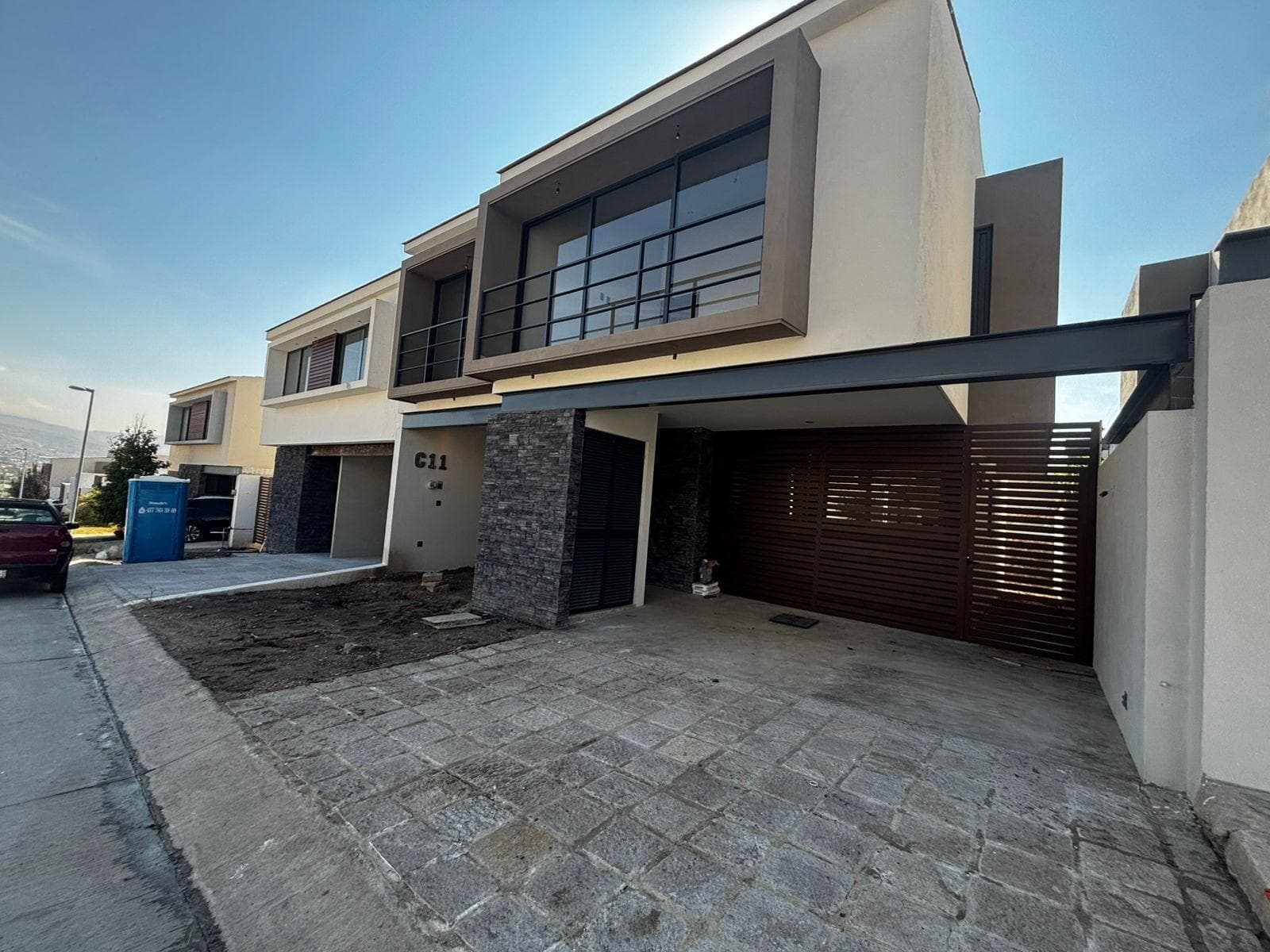 Casa en Lomas del Molino II con Doble Altura y amplio jardín