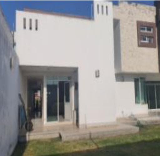House for sale in La Trinidad Tlaxcalancingo, San Andrés Cholula, Puebla.