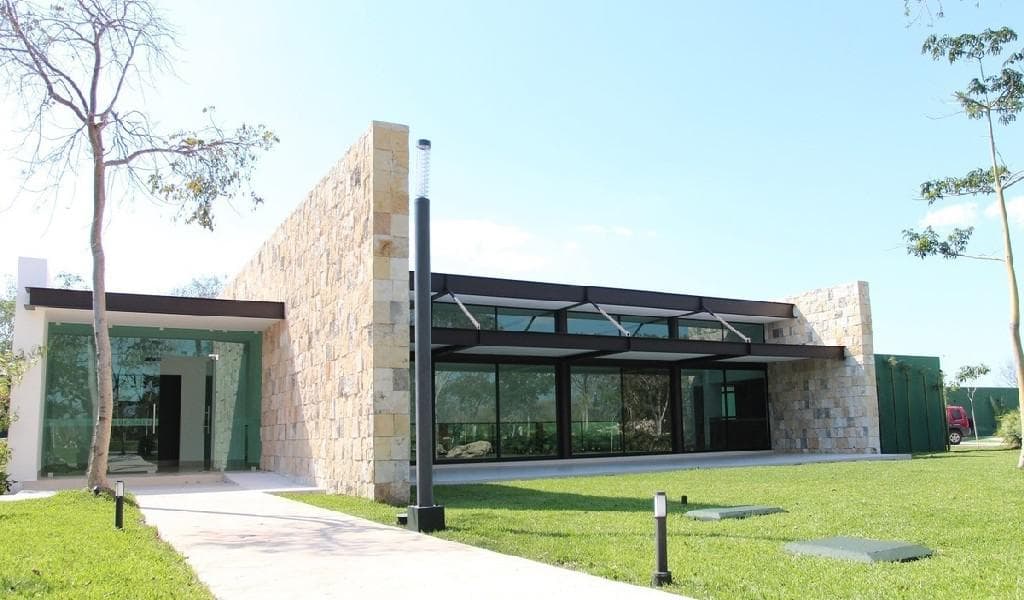 House on Privada Parque Natura Cholul with 4 BEDROOMS AND A POOL in Mérida, Yucatán.