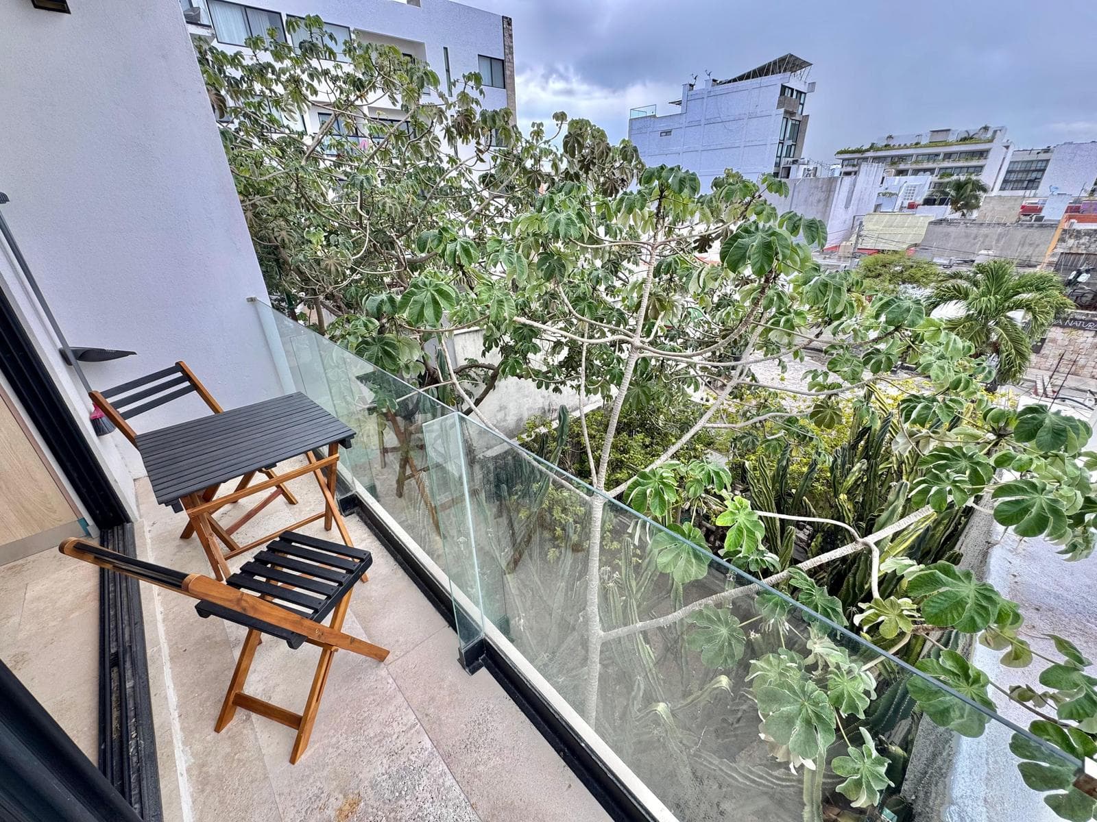 APARTMENT IN DOWNTOWN PLAYA DEL CARMEN, 5 BLOCKS FROM THE BEACH